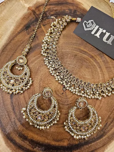 Necklace and chandbali set