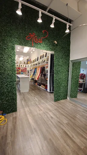 Auravi store entrance